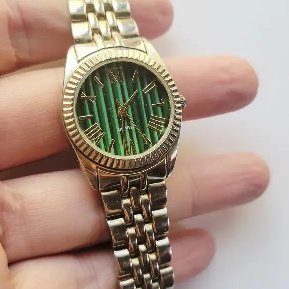 Vintage Watches Green Dial Gold Tone Bracelet Roman Numeral Quartz Watch - Picture 7 of 16